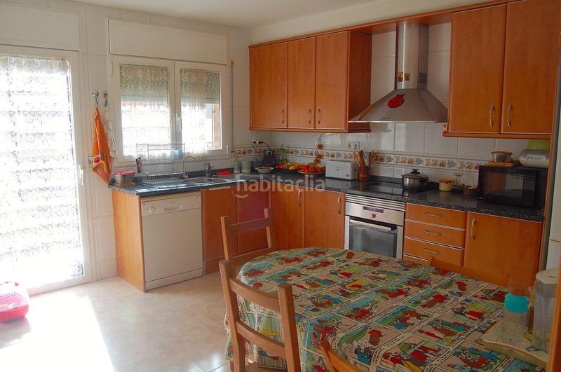 Foto d22be686-642c-4cde-9177-ef293745e76e. Reihenhaus mit heizung in Maçana Salt