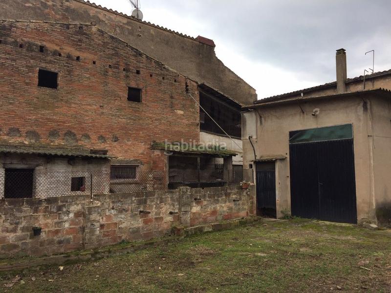 Foto 45348b89-17d5-4691-aaec-4518e6ddad1e. Casa  de pueblo con gran jardín en Anglès
