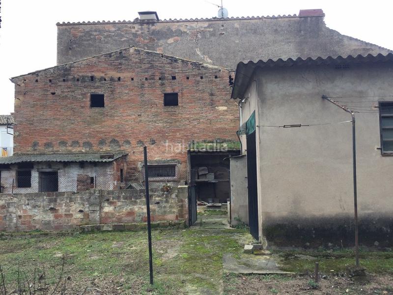 Foto b9c89166-1805-4458-b368-0d47eb76e627. Casa  de pueblo con gran jardín en Anglès