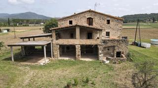 Masia a Sant Gregori. Bonita y acogedora masía a 10 min de girona!