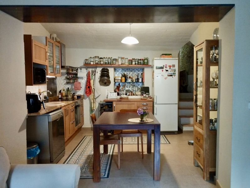 Foto 03dc7580-f793-4e27-bffa-e22e23a7f984. Casa adossada amb xemeneia calefacció a Flaçà