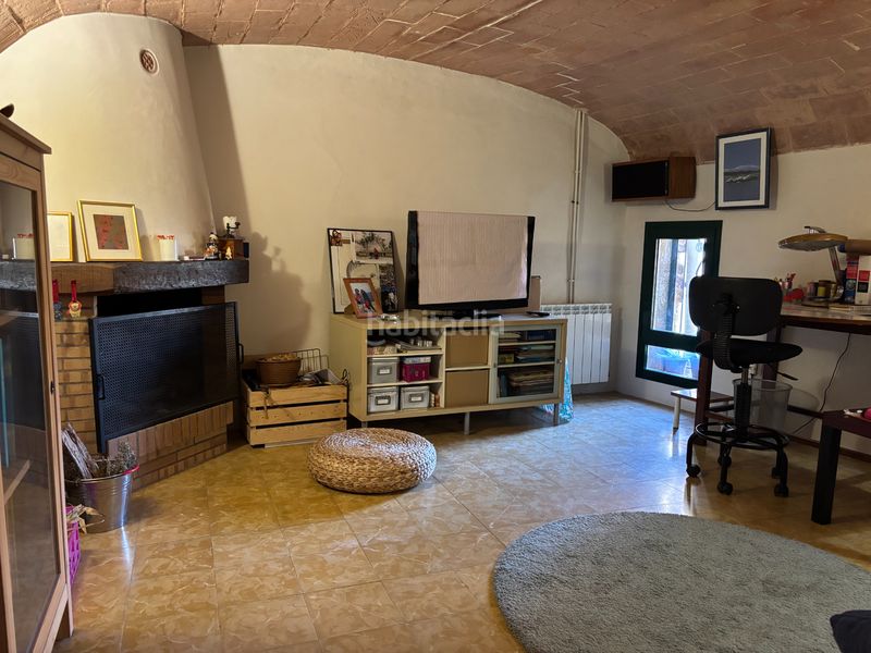 Foto 611ba685-8f00-49fc-9d05-4b4c97abd6ae. Casa adossada amb xemeneia calefacció a Flaçà