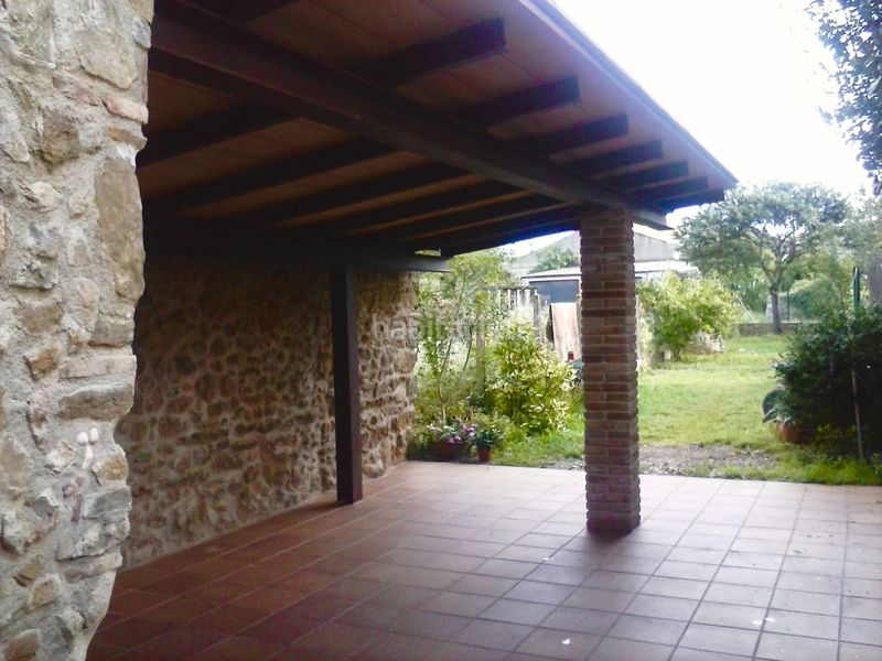 Foto 940d54a6-822f-4b9a-9f80-2a9a3f7df92c. Casa adossada amb xemeneia calefacció a Flaçà