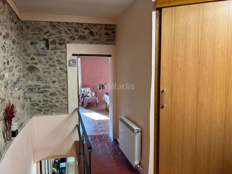 Foto b27b4f97-b1fe-49b7-be9b-60b863653a96. Casa adossada amb xemeneia calefacció a Flaçà