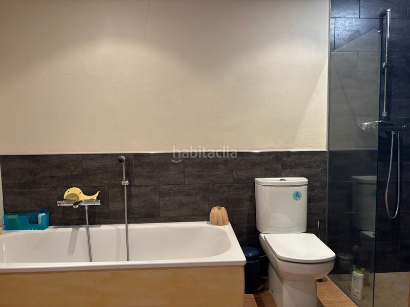 Foto b4387985-b678-41ca-931f-be7c000c963f. Casa adossada amb xemeneia calefacció a Flaçà