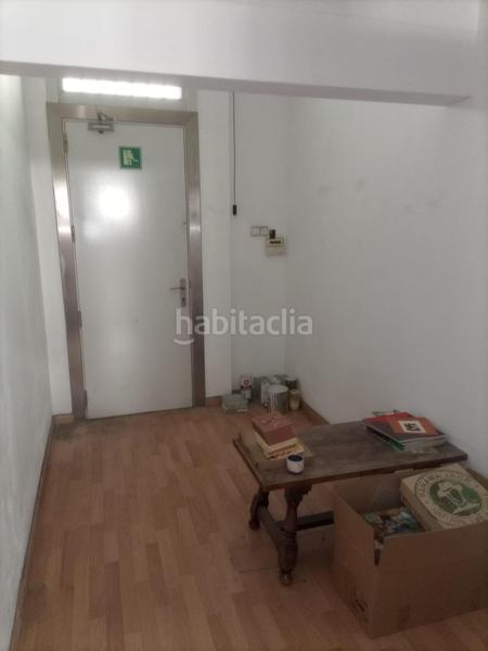 Foto 5b01de42-194e-4a0a-b59c-46e41d8dfecc. Alquiler local comercial local tipus oficina en lloguer al carrer prim en Badalona