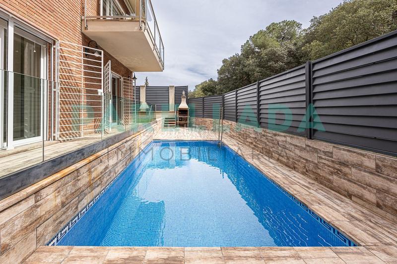 Foto 55294173-3e02-4f08-afdd-ea6c3572d925. Chalet with heating pool in Alella