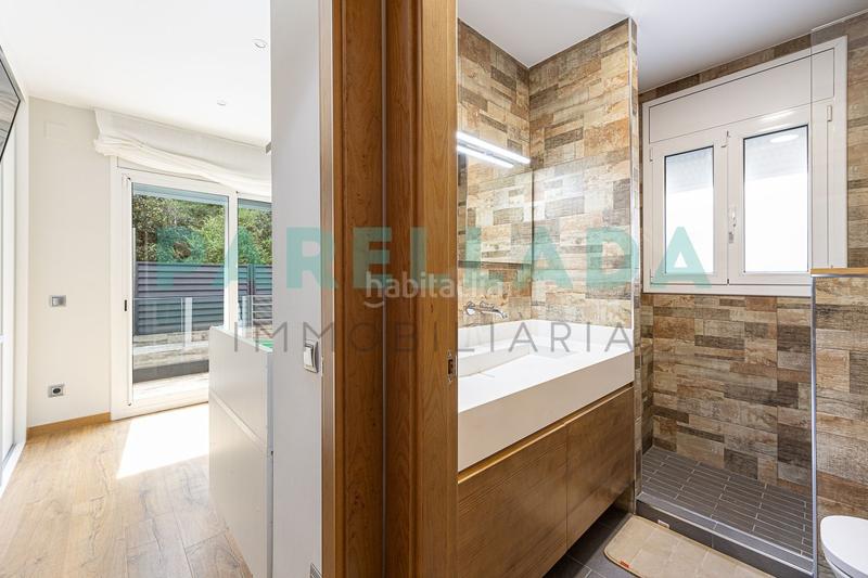 Foto c3ca3df1-4077-44e0-aa5d-53f7581becd0. Chalet with heating pool in Alella