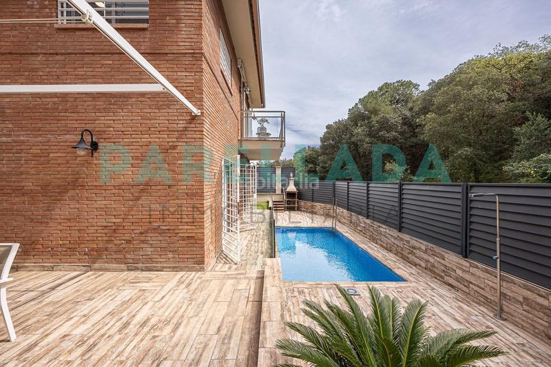 Foto e71c72a8-ebf6-4f65-832b-e06385d79d77. Chalet with heating pool in Alella