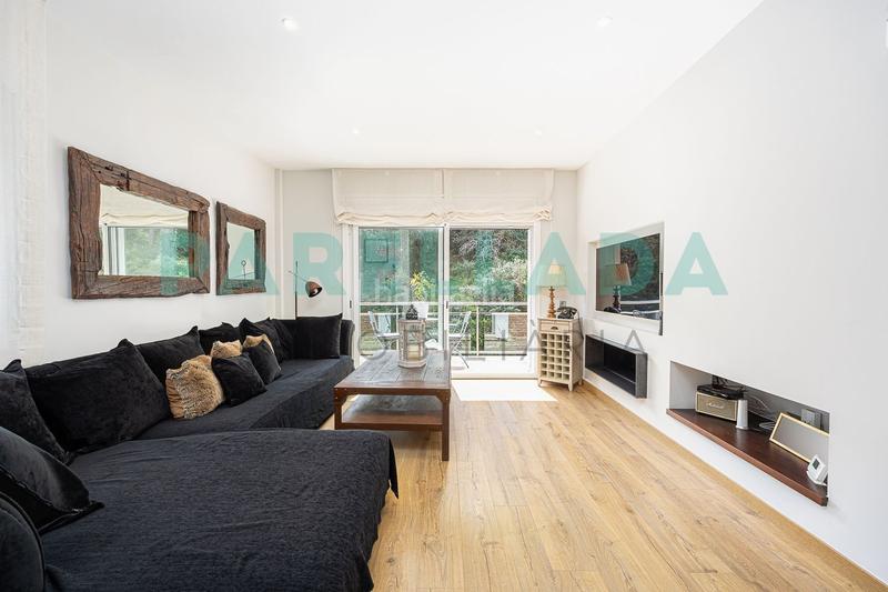 Foto f338e480-7aec-44b9-8c20-9fd95db17f19. Chalet with heating pool in Alella