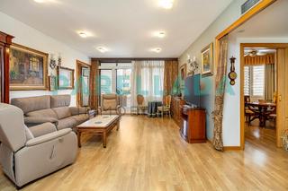Appartement  Avenida marti pujol. Espectacular piso de grandes dimensiones en el centro de badalon