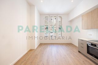 Location Rez-de-chaussée à Centre. Baixos obra nova al cdos de maig