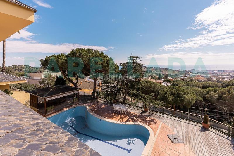 Foto 46209eb8-59fe-4cdb-bfab-967744bbb0a8. Chalet impresionante casa en el Mas Ram en Mas Ram Badalona