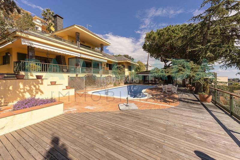 Foto 5feda2be-c9e9-4b81-9a8b-2c39f9ad32f1. Chalet impresionante casa en el Mas Ram en Mas Ram Badalona