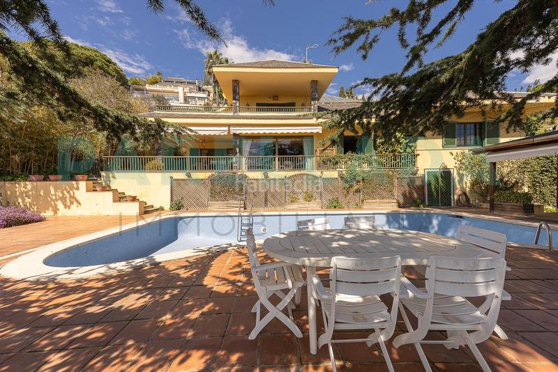 Foto 67ab2892-4ce1-432f-92ad-c4099ecea239. Chalet impresionante casa en el Mas Ram en Mas Ram Badalona