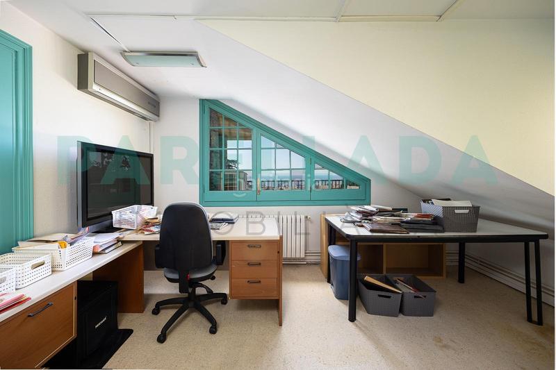 Foto 6a62f490-9b7c-4355-8406-4543bac7ef63. Chalet impresionante casa en el Mas Ram en Mas Ram Badalona