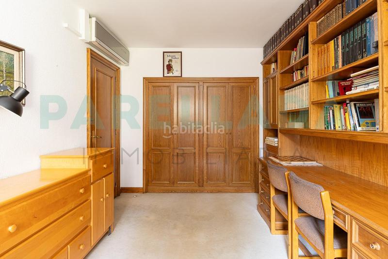 Foto 6e6d1141-a12d-4675-b347-ac3b9483cc79. Chalet impresionante casa en el Mas Ram en Mas Ram Badalona