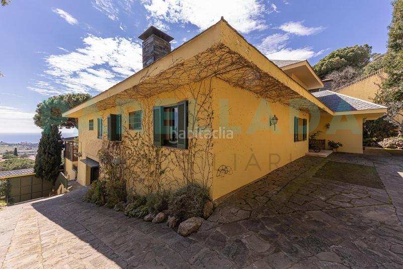 Foto 717dbcb9-db0d-42ae-a6fc-e57f898ad888. Chalet impresionante casa en el Mas Ram en Mas Ram Badalona