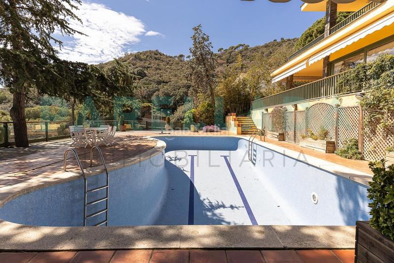 Foto 930a75d2-fbcd-44cc-8029-fe9f6d0db7ae. Chalet impresionante casa en el Mas Ram en Mas Ram Badalona