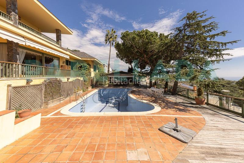 Foto cda908a1-43af-4353-8ce0-64f6a3458cab. Chalet impresionante casa en el Mas Ram en Mas Ram Badalona