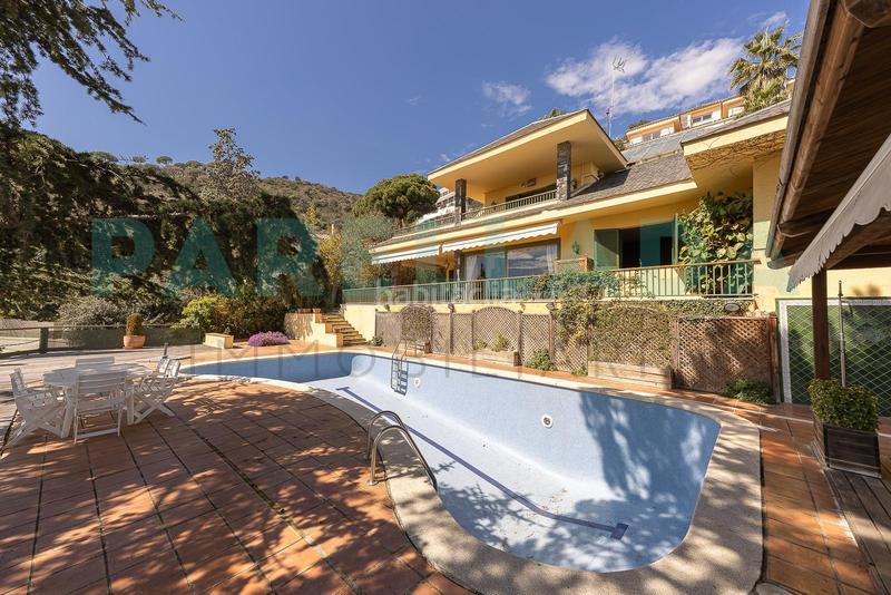 Foto fd8c7cf5-9c32-42cb-be5f-bddee2b6ccba. Chalet impresionante casa en el Mas Ram en Mas Ram Badalona