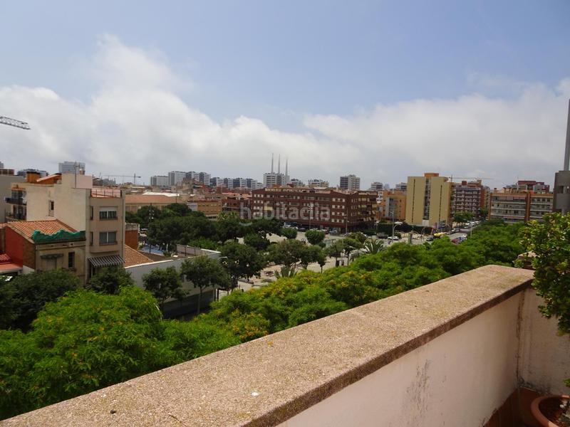 Foto 63e736e9-093e-4d67-a129-6fd972700504. Alquiler ático atico en alquiler en el centro con gran terraza en Badalona