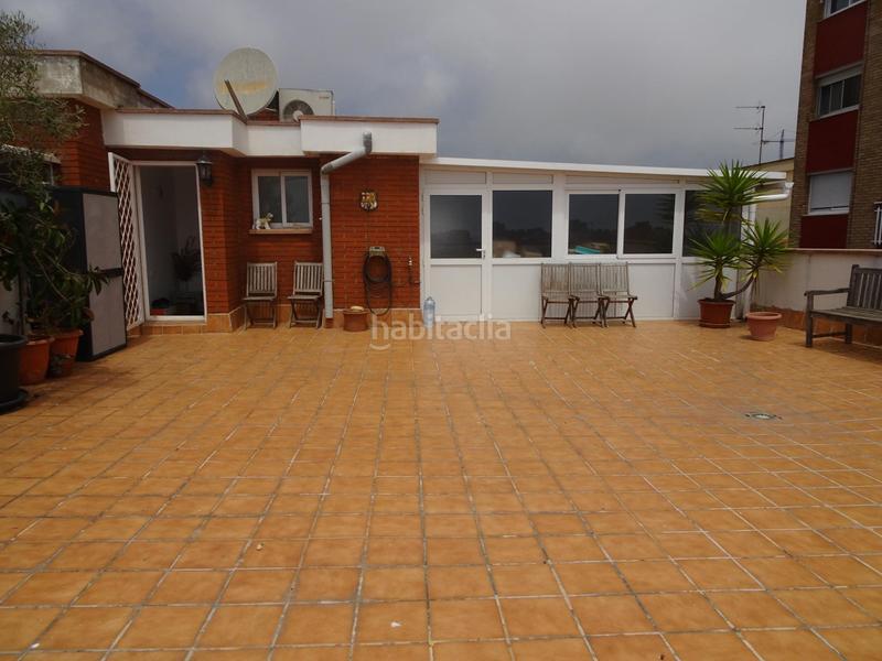 Foto bb94557e-38d8-416d-8ba8-2738537e207b. Alquiler ático atico en alquiler en el centro con gran terraza en Badalona