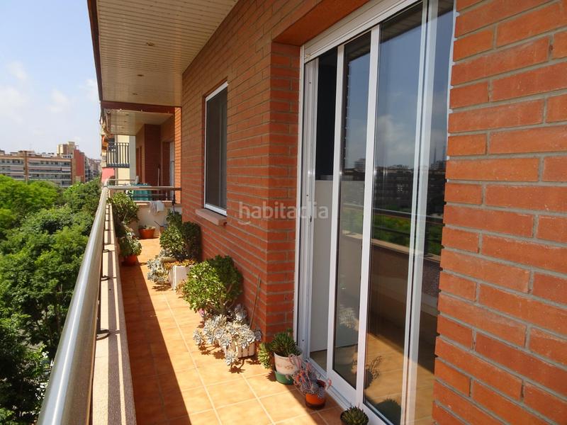 Foto c10b0590-ce0c-4eda-b157-9aa98f66e73c. Alquiler ático atico en alquiler en el centro con gran terraza en Badalona