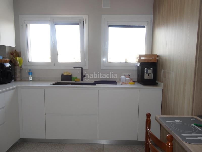 Foto d5b02d14-852d-4e6e-87aa-160ca5b1a4d8. Alquiler ático atico en alquiler en el centro con gran terraza en Badalona