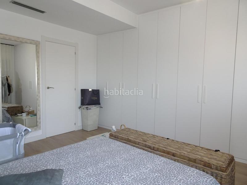 Foto e71cd8d0-9cff-4e94-a7d9-286241e95c1c. Alquiler ático atico en alquiler en el centro con gran terraza en Badalona