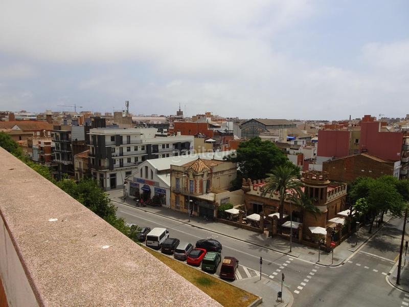 Foto 4e582195-3d43-4a49-ab2f-e37ff2d0af5c. Lloguer àtic amb calefacció piscina a Progrés - Pep Ventura Badalona