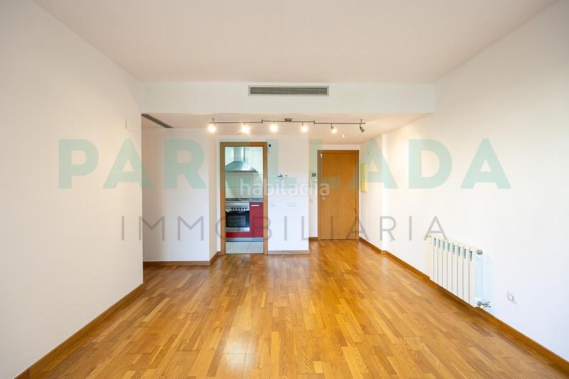 Foto 1fd16ec2-1bb4-43b5-b0ca-3ac5f698e6d2. Pis amb calefacció aparcament a Canyadó Badalona