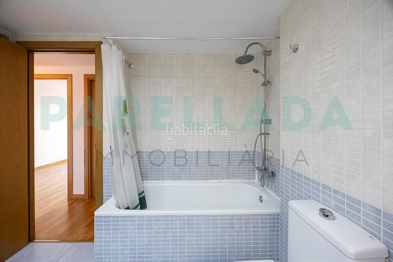 Foto d7dc6ead-b8cb-4d0f-8e61-43bf44ee2e4a. Pis amb calefacció aparcament a Canyadó Badalona