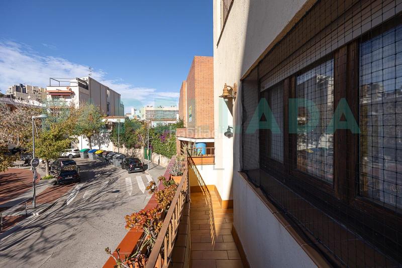 Foto 90192b8e-3167-4a8b-b88c-70e5b3dc1c36. Casa  en venda muy luminosa a Casagemes en Casagemes Badalona