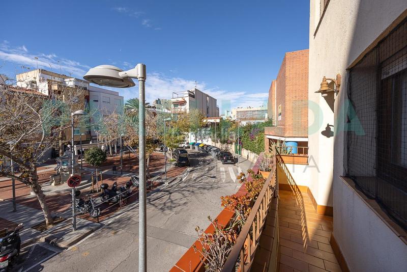 Foto 908de2d4-6417-4423-9423-b5aad2ce8ff2. Casa  en venda muy luminosa a Casagemes en Casagemes Badalona