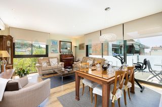 Flat in Tiana. Amplio y moderno piso con zona comunitaria en tiana