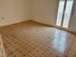 Pis a Centre. Luminoso piso con terraza a 200 metros del mar en pleno centro d
