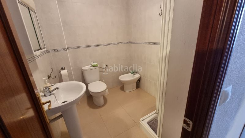 Foto 2b4ca2f0-f249-4083-a38a-f17ed9199a4e. Edifici a Rute