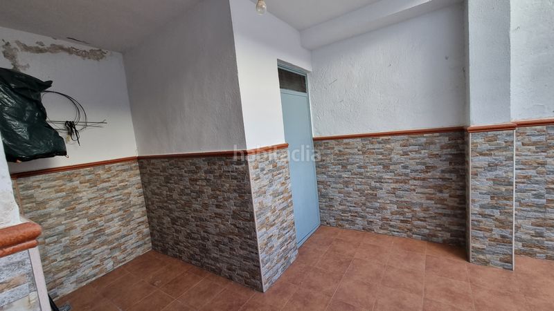 Foto 6db5e206-3e5b-4c18-89c8-4e789ec0cd04. Edifici a Rute