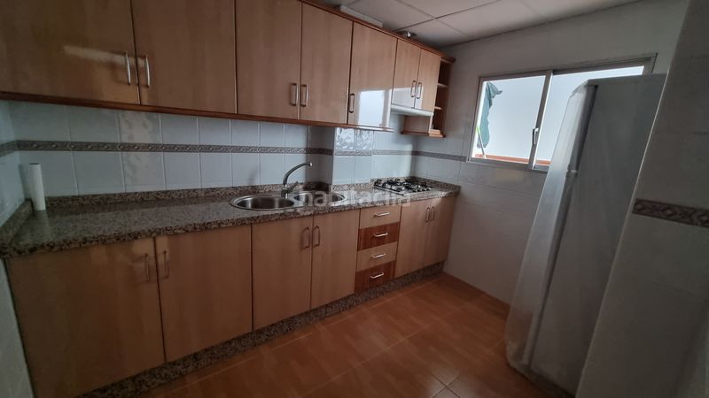 Foto d0b75742-0f87-40b6-b3c5-b10faca60c9a. Edifici a Rute