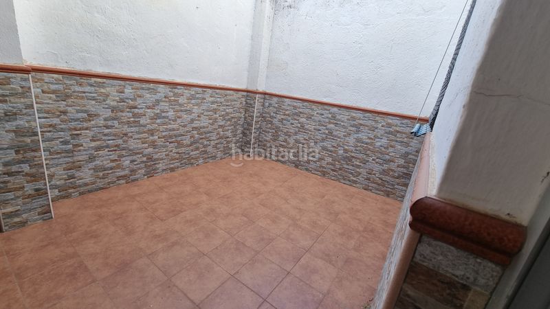 Foto edf654b3-cf99-4786-94e6-09b4a2264b4a. Edifici a Rute