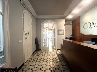 Rent Office space in Carrer de girona 150. Preciosa oficina reformada y amueblada