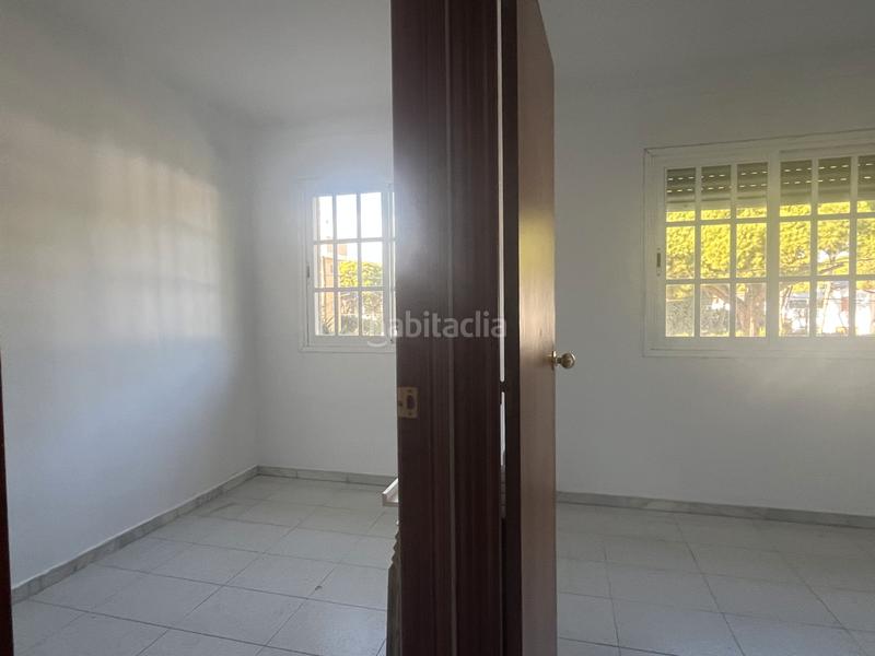 Foto 0d6a4575-e8a3-450b-94bb-8dba1a00e00a. Casa aparellada a carrer 19 5 a La Pineda Castelldefels