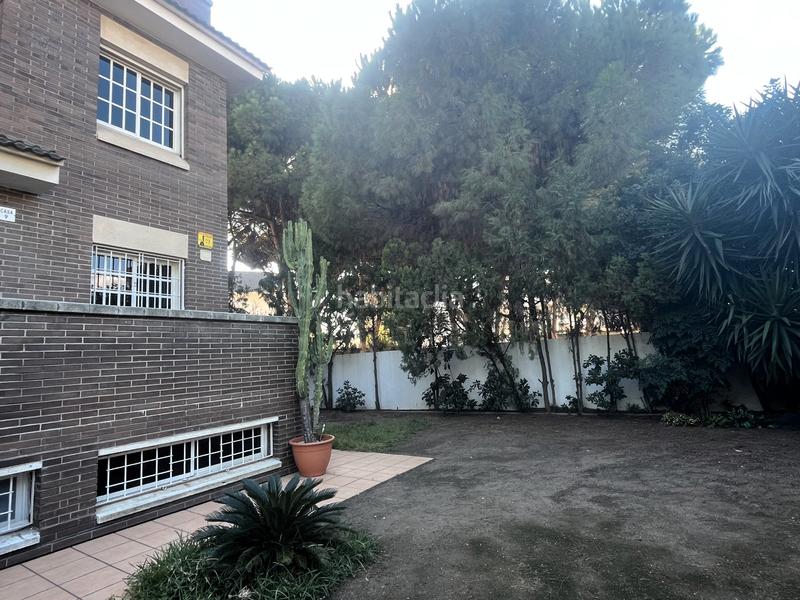 Foto 16fdb1ac-7076-4e33-abae-1baa7ea6305f. Casa aparellada a carrer 19 5 a La Pineda Castelldefels