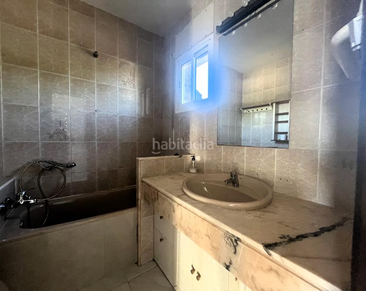 Foto 2561da91-22f2-484a-b411-957f49e30f55. Casa aparellada a carrer 19 5 a La Pineda Castelldefels