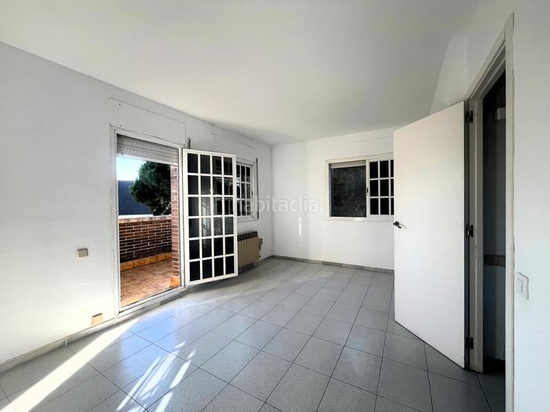 Foto 2c9b6cb3-5b9a-4db3-be3c-78d3c575711e. Casa aparellada a carrer 19 5 a La Pineda Castelldefels