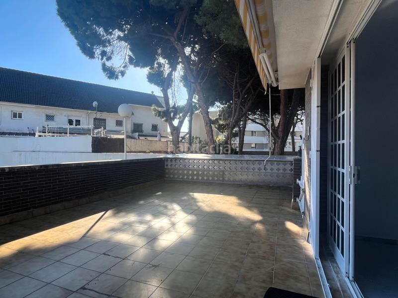 Foto 4005f255-7268-41f7-8b0b-42926bac5dc4. Casa aparellada a carrer 19 5 a La Pineda Castelldefels