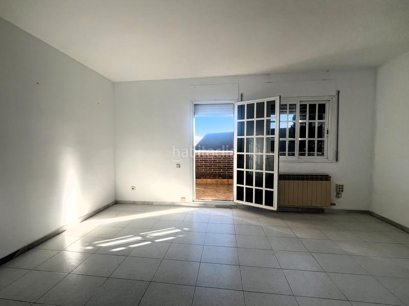 Foto 7fbda2bd-58f6-477f-bbe0-c3cd87a207a3. Casa aparellada a carrer 19 5 a La Pineda Castelldefels