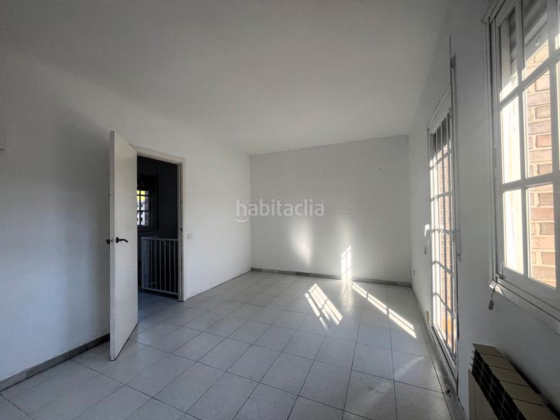 Foto 84a82f26-3363-4c9c-ab7a-27ff1cda2e1a. Casa aparellada a carrer 19 5 a La Pineda Castelldefels