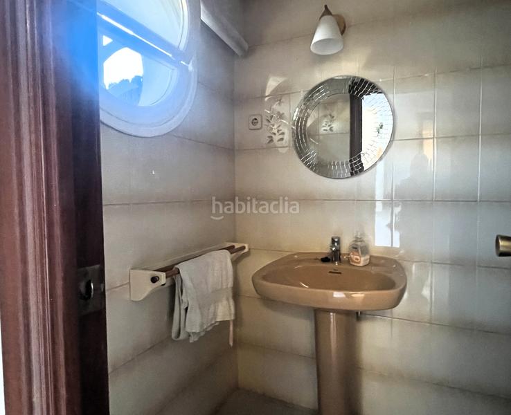 Foto 85982580-edd2-453c-aa55-3b0e267df61e. Casa aparellada a carrer 19 5 a La Pineda Castelldefels